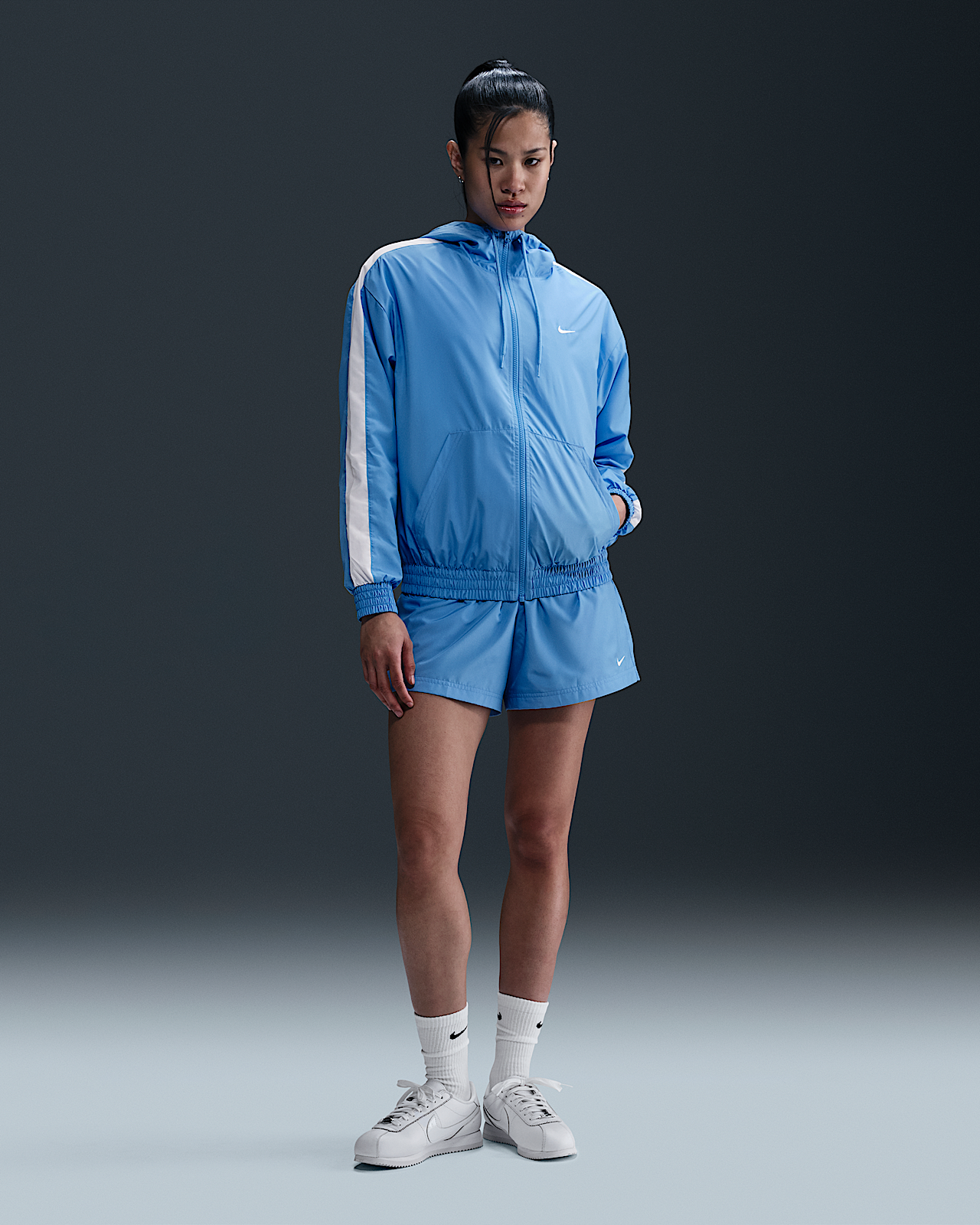 Женские шорты Nike Sportswear Classic Wovens Mid-Rise Shorts
