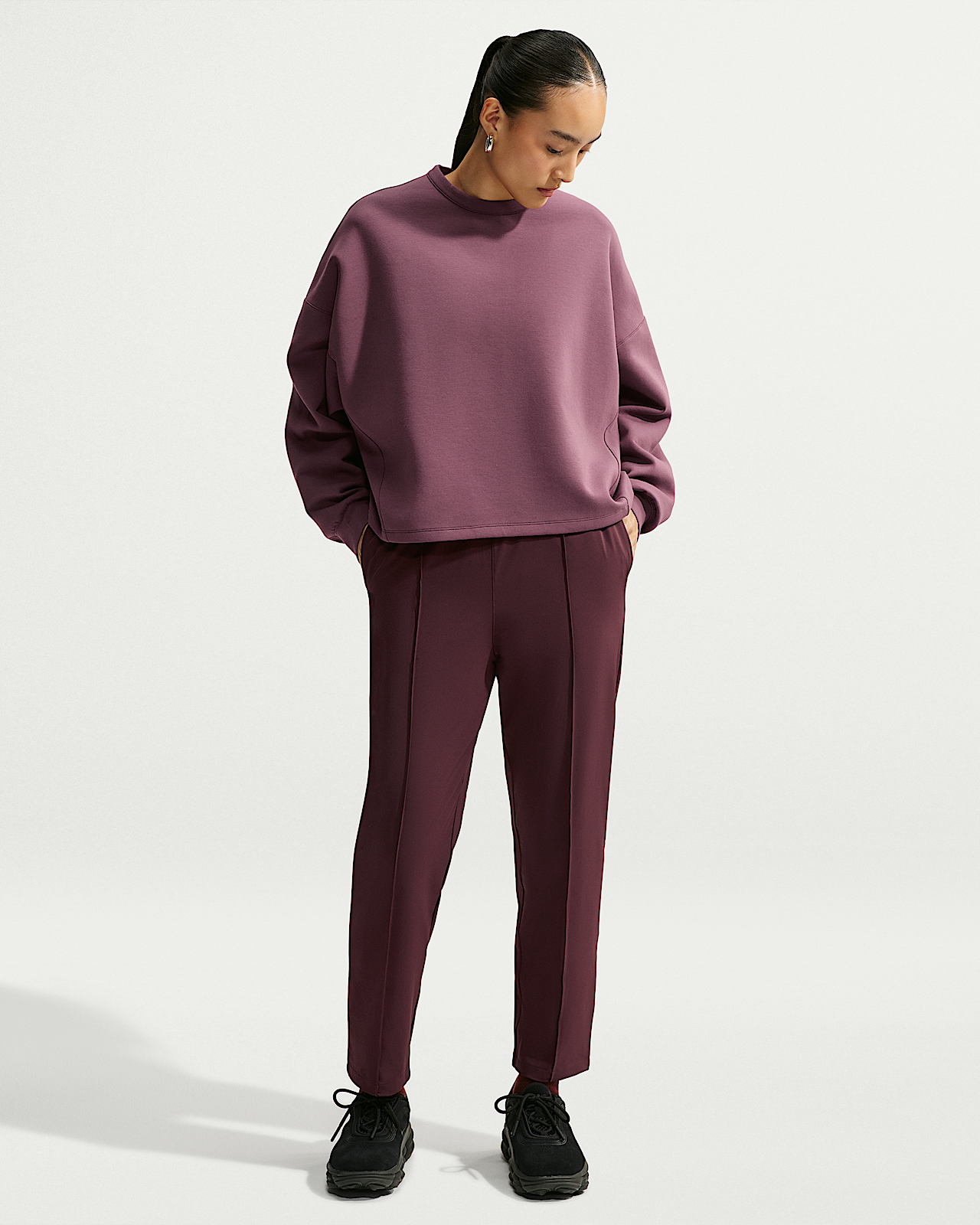 Женские  Nike 24.7 PerfectStretch Dri-FIT UV Protection High-Rise Tapered Pants