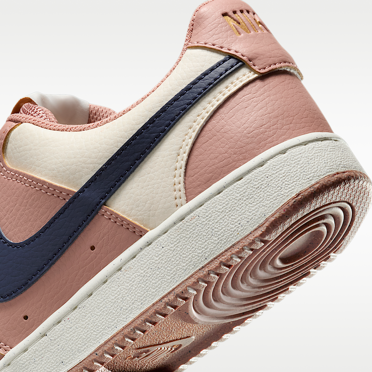 Nike  sneaker Particle Pink/Pale Ivory/Metallic Gold/Midnight Navy