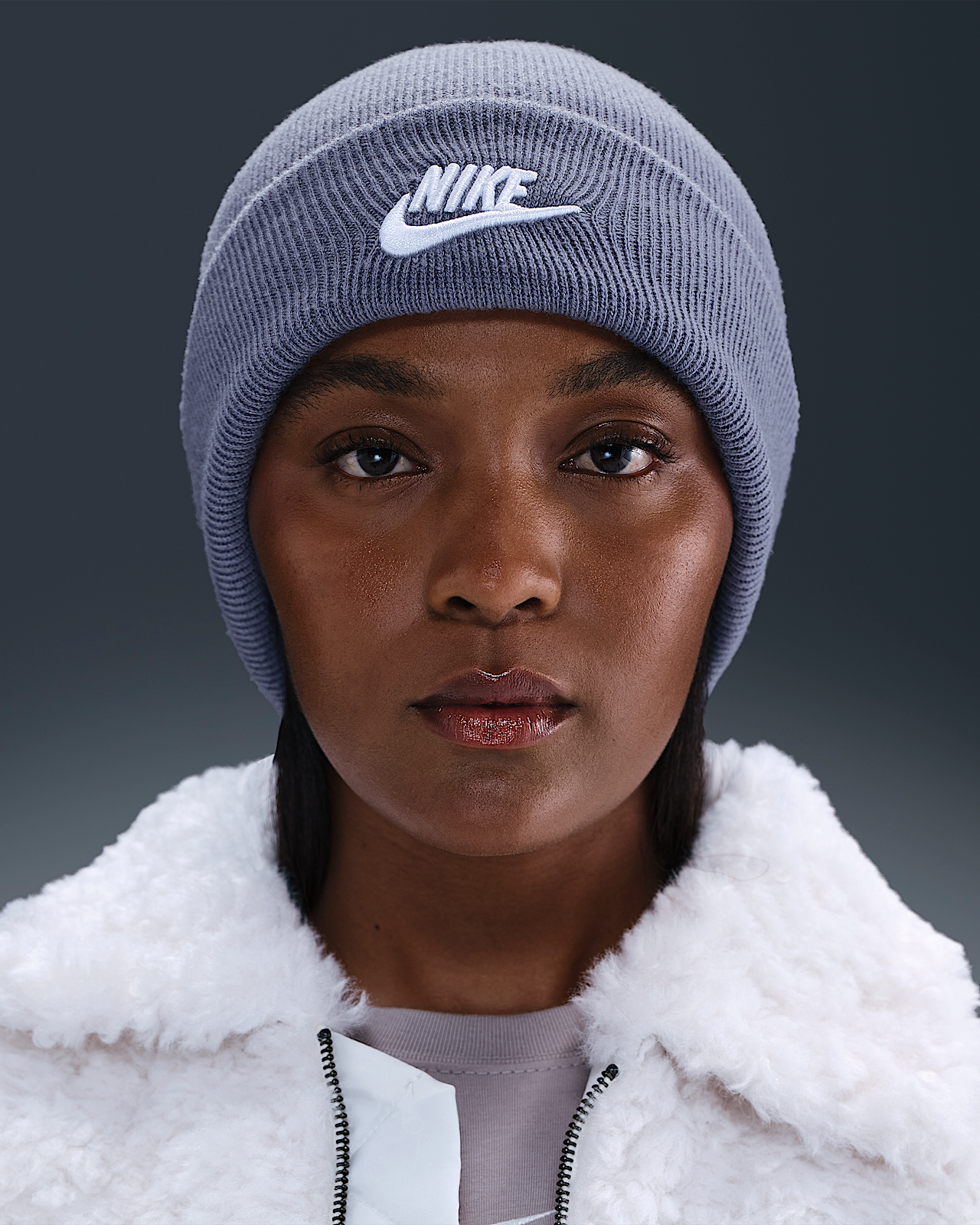Женские  Nike Peak Futura Beanie
