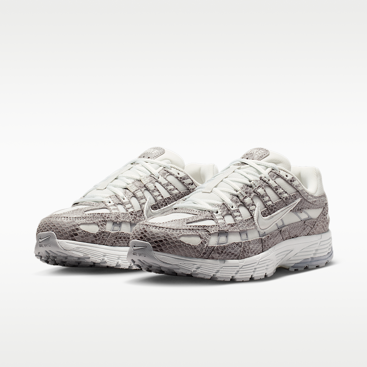 Nike P-6000 sneaker Off White/Zwart/Cool Grey/Metallic Silver