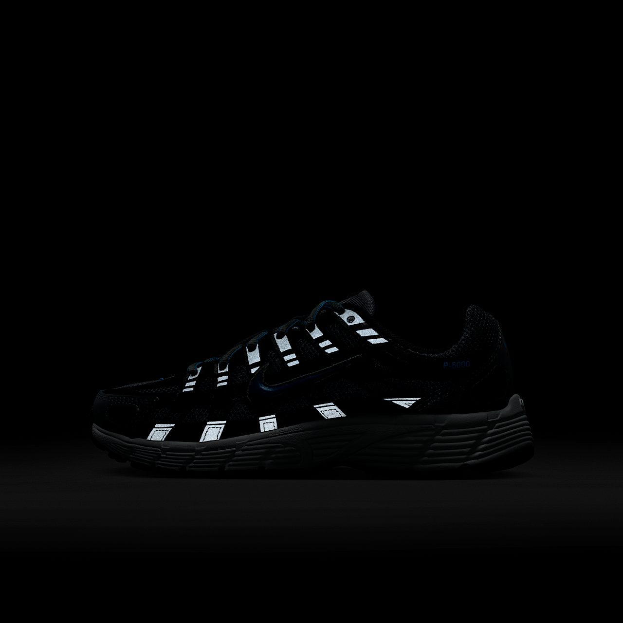 Nike P-6000 sneaker Smoke Grey/Zwart/Platinum Tint/Dutch Blue