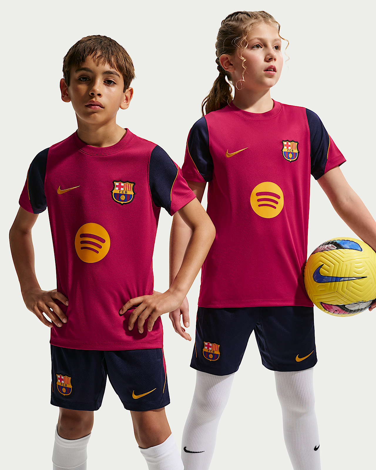 Детские шорты FC Barcelona Strike Big Kids' Nike Soccer Dri-FIT Short-Sleeve Top