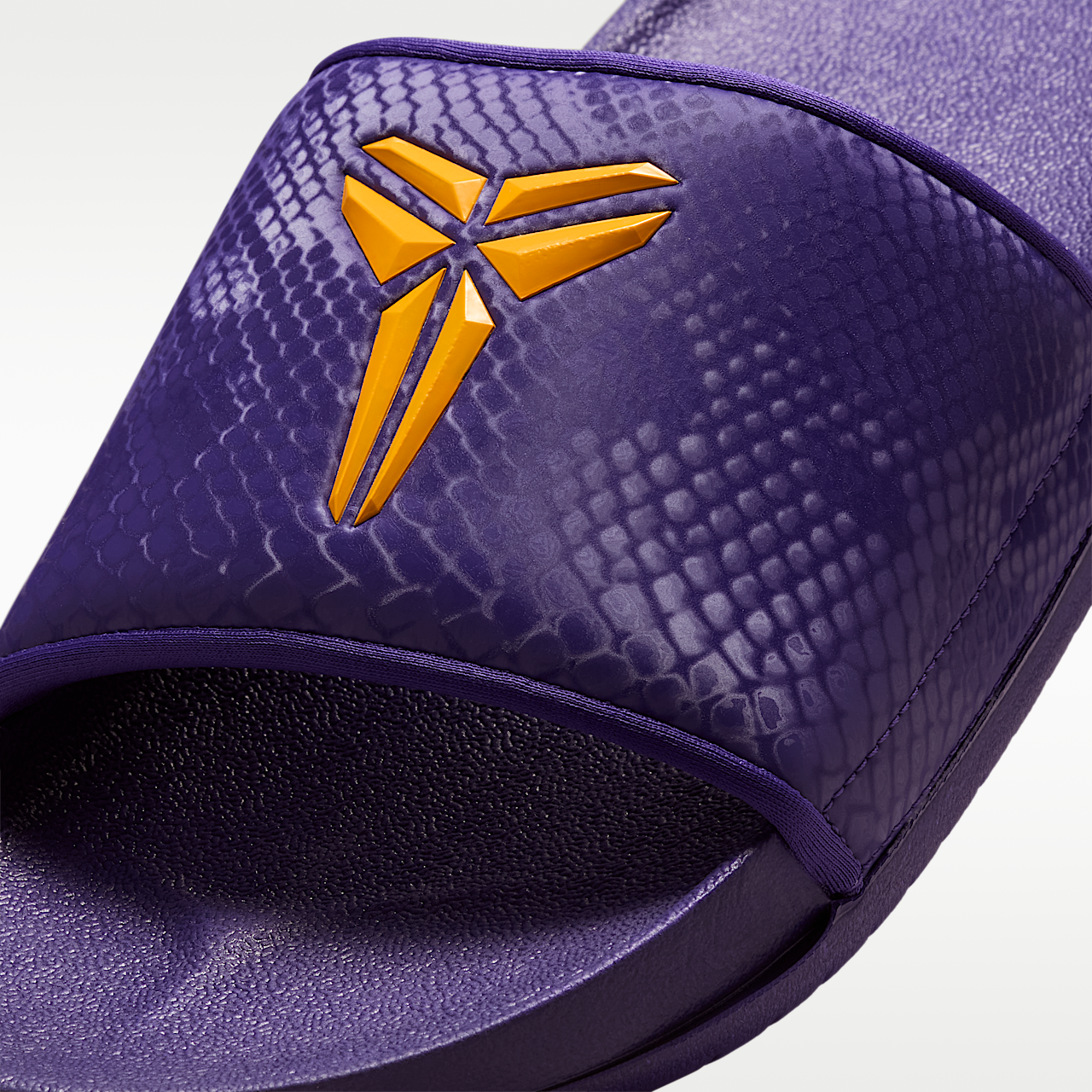 Nike Kobe sneaker Court Purple/University Gold