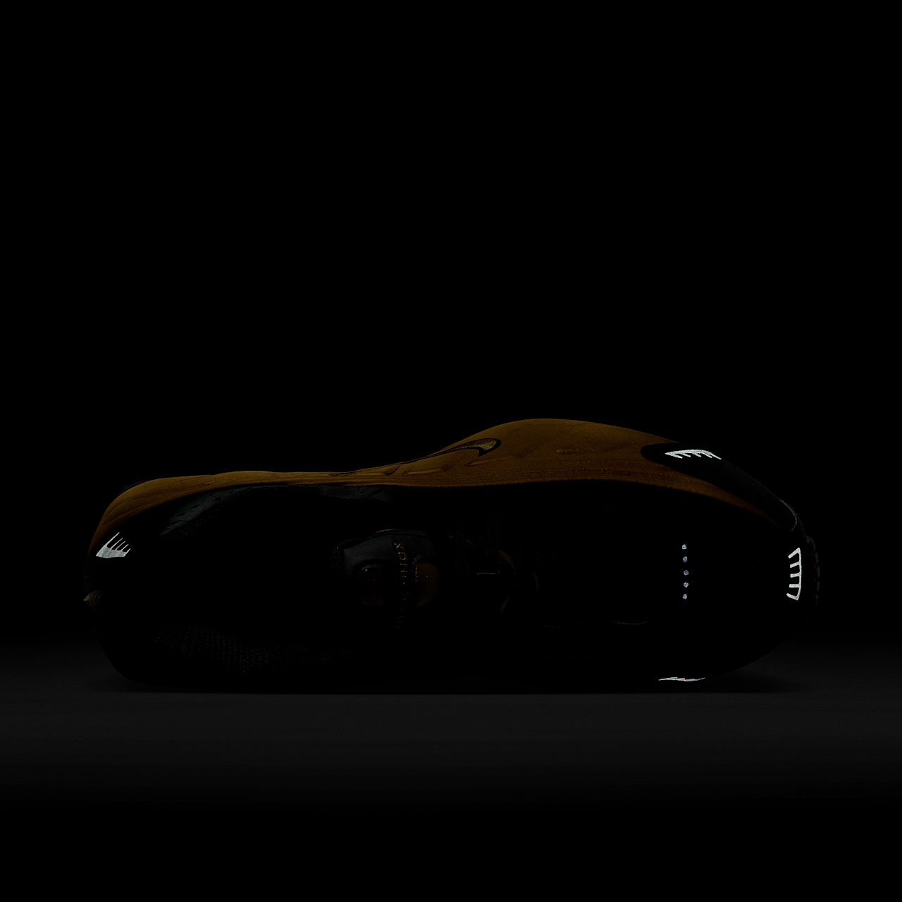 Nike Shox sneaker Zwart/Metallic Silver/Metallic Gold