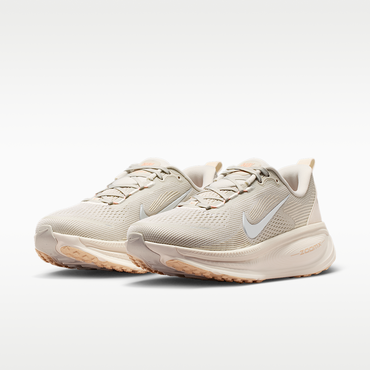 Nike Vomero sneaker Light Bone/Arctic Orange/Ice Peach/Metallic Silver