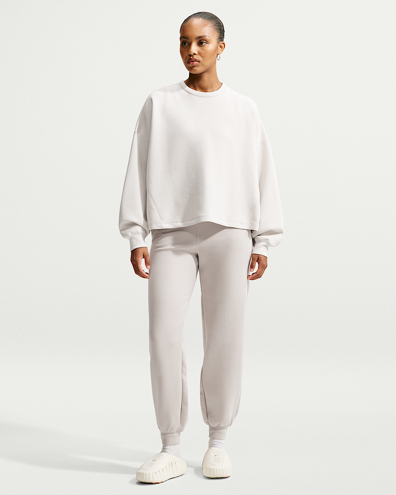 Женские спортивные штаны Nike 24.7 ImpossiblySoft Dri-FIT High-Rise Joggers