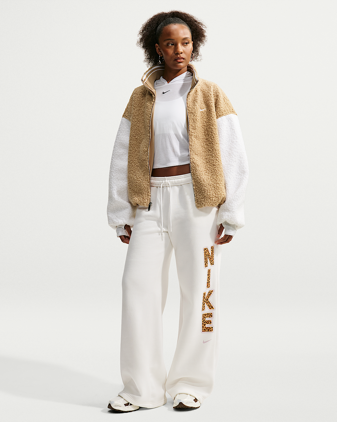 Женские  Nike Studio Fleece Medium Weight Mid-Rise Wide-Leg Pants