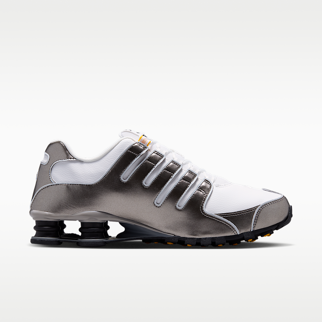Nike Nike Shox sneaker Summit White/Metallic Pewter/University Gold/Summit White