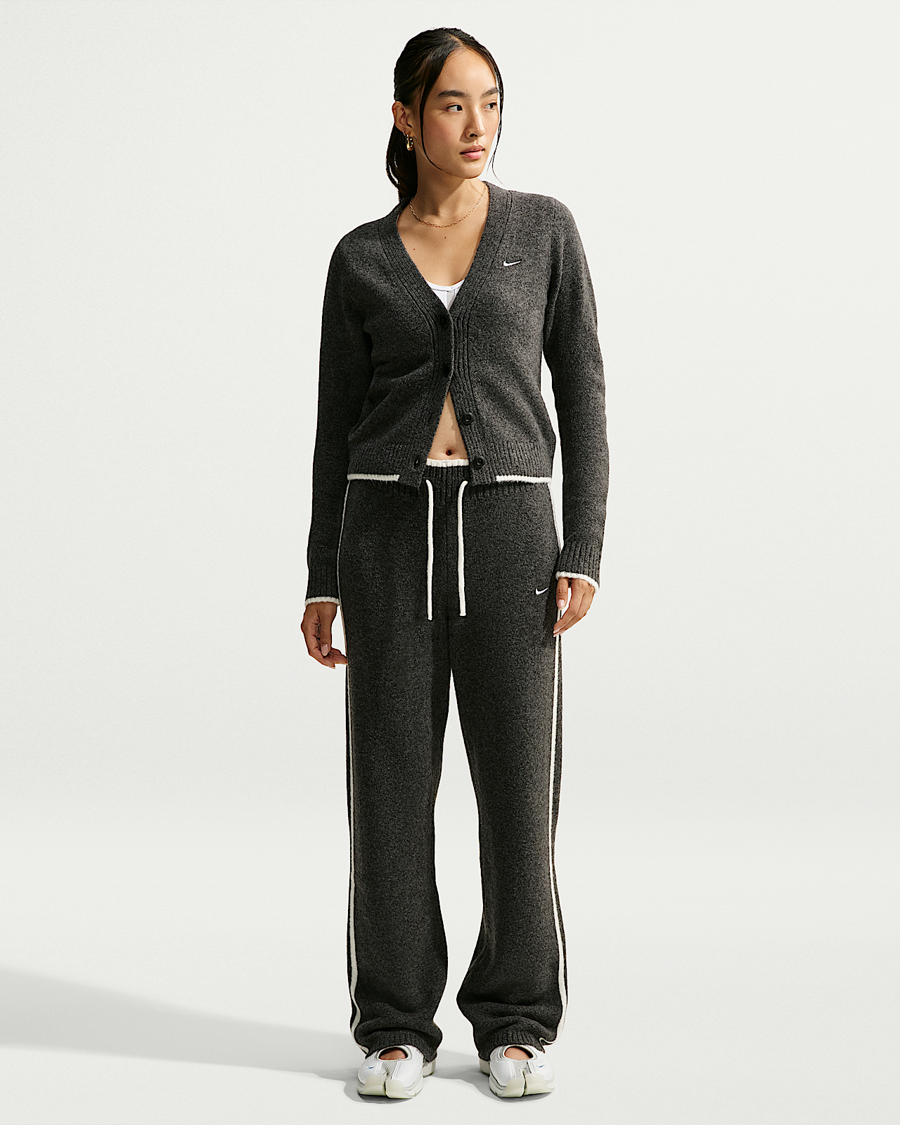 Женские  Nike Sportswear Chill Knit Mid-Rise Pants
