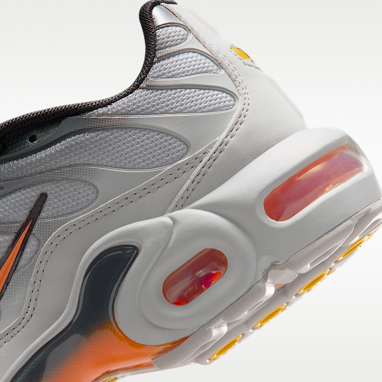 Nike Air Max Plus sneaker Light Smoke Grey/Dark Smoke Grey/Hot Curry