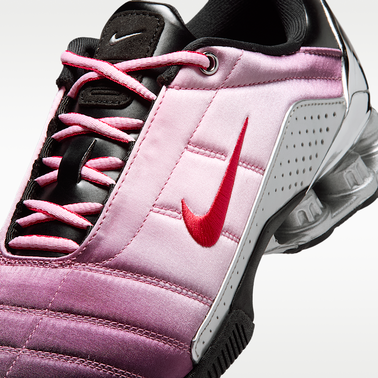 Nike Shox sneaker Shy Pink/Zwart/Metallic Silver/University Red