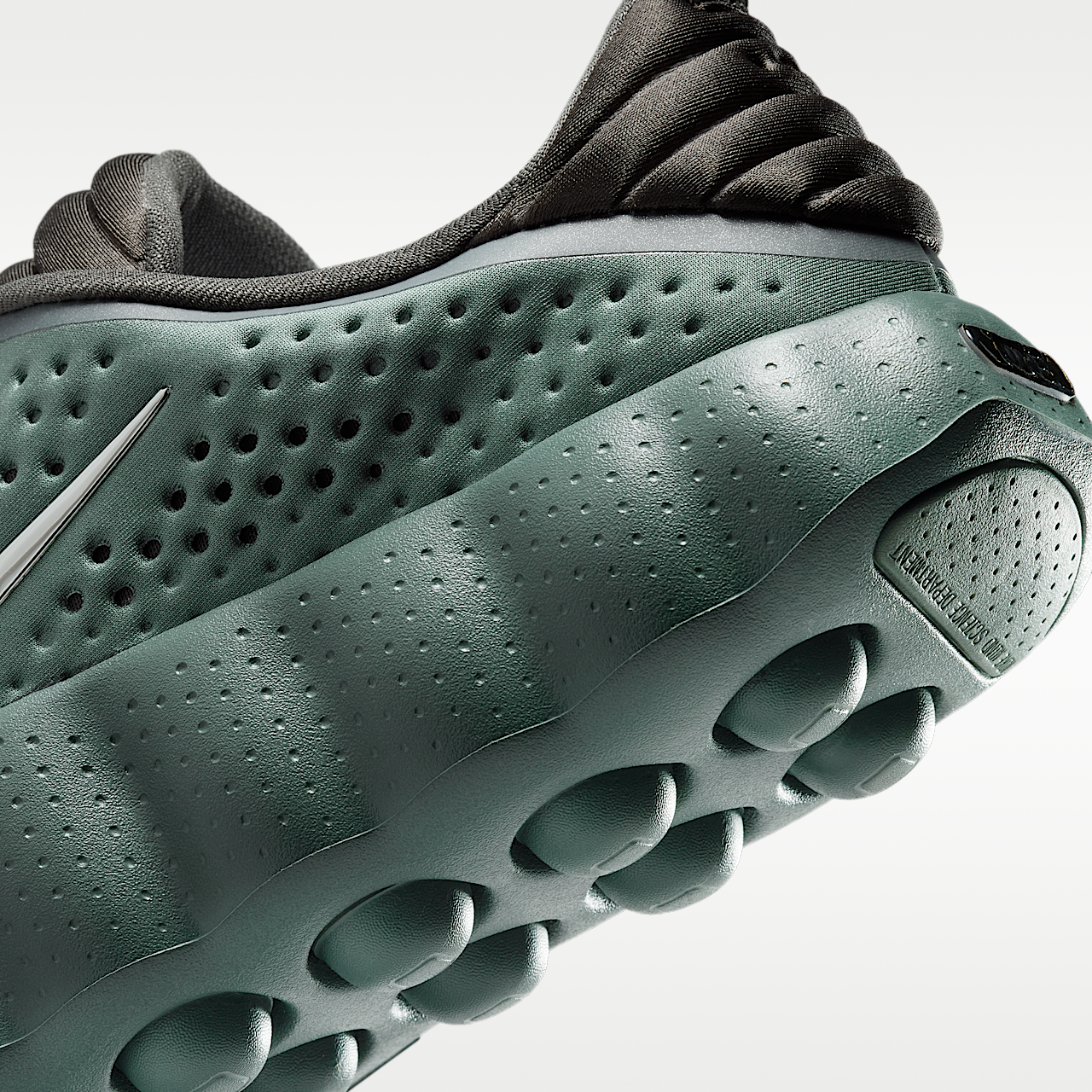 Nike  sneaker Camo Green/Newsprint/Phantom