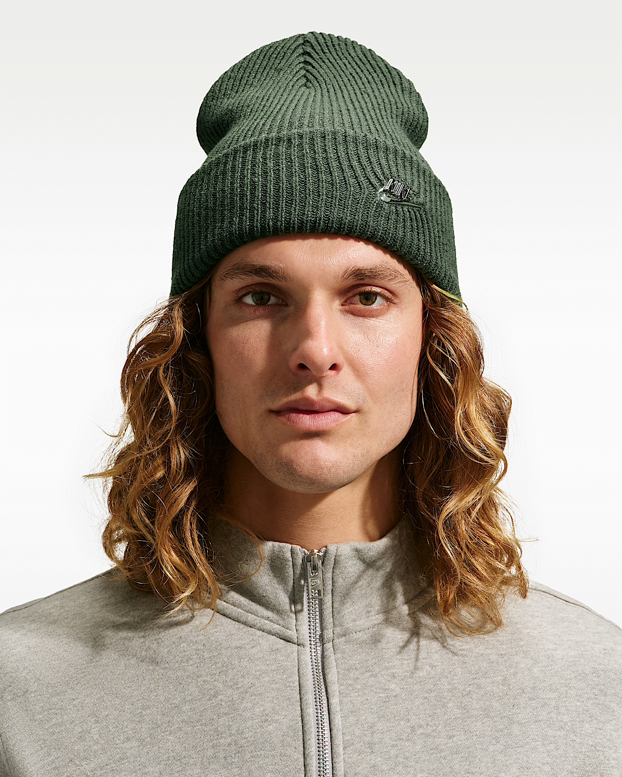 Женские  Nike Peak Tall-Cuff Metal Futura Beanie