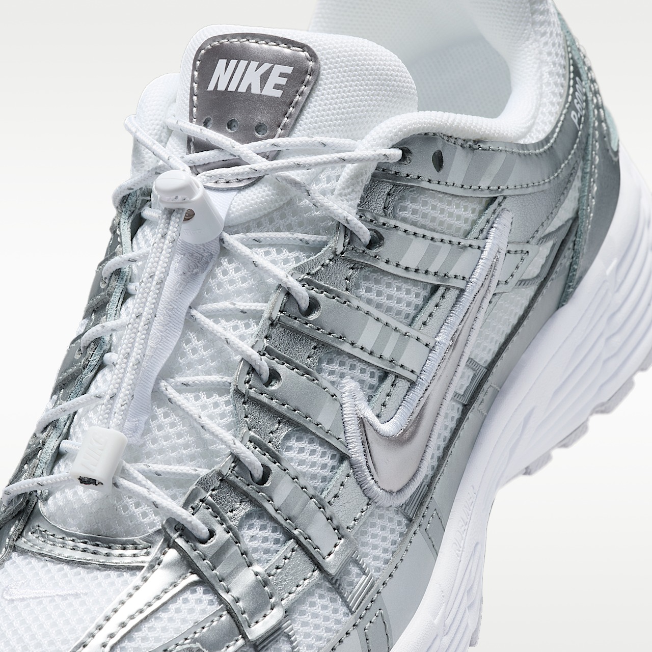 Nike P-6000 sneaker Wit/Metallic Silver/Vast Grey
