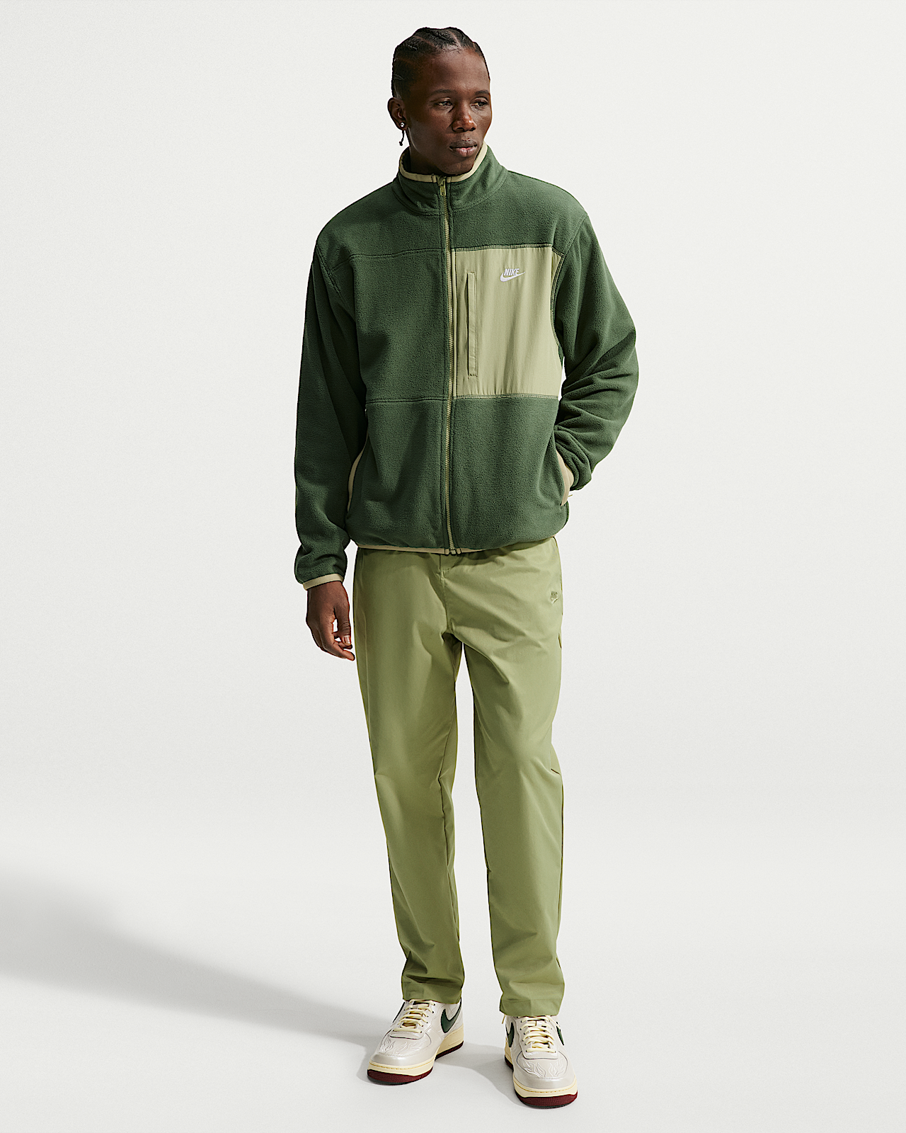 Мужские  Nike Club Woven Tapered Pants