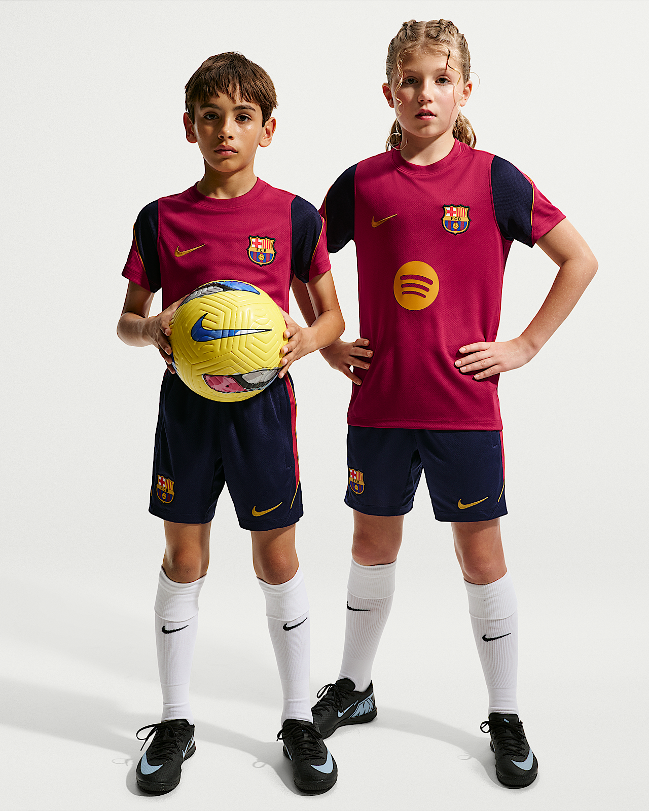 Детские шорты FC Barcelona Strike Big Kids' Nike Dri-FIT Soccer Knit Shorts