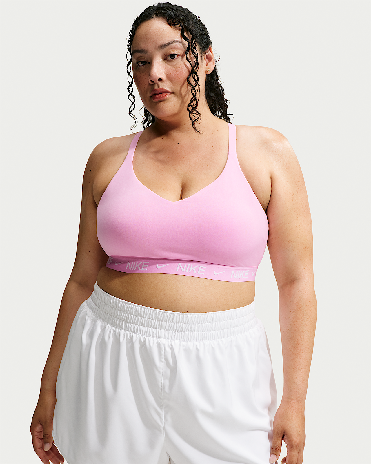 Женские  Nike Indy Light Support Padded Adjustable Sports Bra (Plus Size)