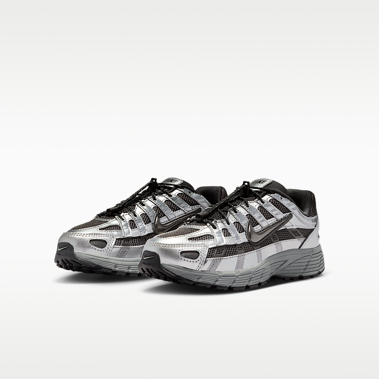 Nike P-6000 sneaker Zwart/Metallic Cool Grey/Smoke Grey