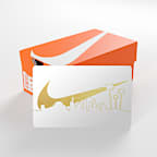 La tarjeta de regalo Nike se envía por correo en una minicaja de tenis Nike