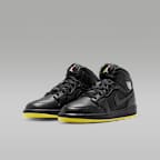 Tenis para niños grandes Air Jordan 1 Mid SE
