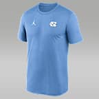 Playera universitaria marca Jordan Dri-FIT para hombre North Carolina Sideline Legend Small Logo - Azul claro