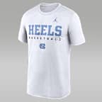 Playera universitaria marca Jordan Dri-FIT para hombre North Carolina Courtside Basketball Legend