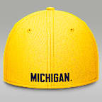 Gorra universitaria marca Jordan Dri-FIT para hombre Michigan Classic