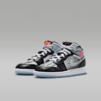 Tenis para niños grandes Air Jordan 1 Mid Sneaker School