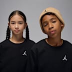 Playera de cuello redondo para niños talla grande Jordan Brooklyn Fleece