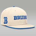 Gorra universitaria marca Jordan Dri-FIT  ajustada para hombre UCLA Bruins Primetime True