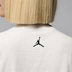 Jordan Playera de manga corta con gráfico oversized para mujer