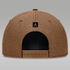 Gorra universitaria marca Jordan para hombre Dri-FIT con estructura A-Frame ajustable North Carolina Military Appreciation Rise