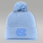 Gorro con dobladillo y pompón universitario marca Jordan para hombre North Carolina Primetime Campus Toned