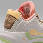 ルカ 4 "Light Orewood and Tangerine" ジュニア バスケットボールシューズ