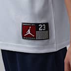 Conjunto de jersey y shorts de malla para niños talla pequeña Jordan