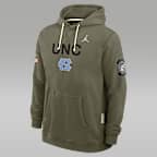 Sudadera con gorro sin cierre universitaria marca Jordan Dri-FIT para hombre North Carolina 2025 Military Appreciation