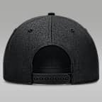 Gorra universitaria marca Jordan ajustable para hombre Michigan Campus Prep Tonal Rope Rise