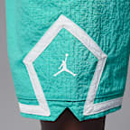 Shorts para la alberca de tejido Woven Diamond para niños talla pequeña Jordan