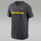 Playera universitaria Nike para hombre Michigan Wolverines Primetime Wordmark - Antracita
