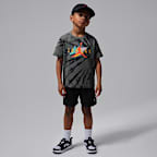 Playera tie-dye Geo para niños talla pequeña Jordan