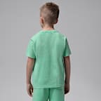 Playera Air bordada con lavado ácido para niños talla pequeña Jordan