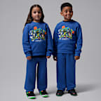 Conjunto de duas peças com camisola de gola redonda com design em arco Space Jam 30 Jordan para criança