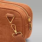 Jordan Monogramm-Kameratasche aus Wildleder (1,5 l)