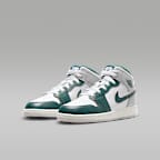 Air Jordan 1 Mid SE Older Kids' Shoes