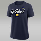 Playera universitaria marca Jordan para mujer Michigan Script Mantra Logo