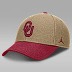 Gorra de rejilla universitaria marca Jordan Dri-FIT ajustable para hombre Oklahoma Primetime Rise
