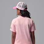 Playera con tipografía She's On Fire para niños talla grande Jordan