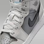 Air Jordan 1 Mid SE Older Kids' Shoes