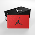 La tarjeta de regalo Nike se envía por correo en una minicaja de tenis Nike